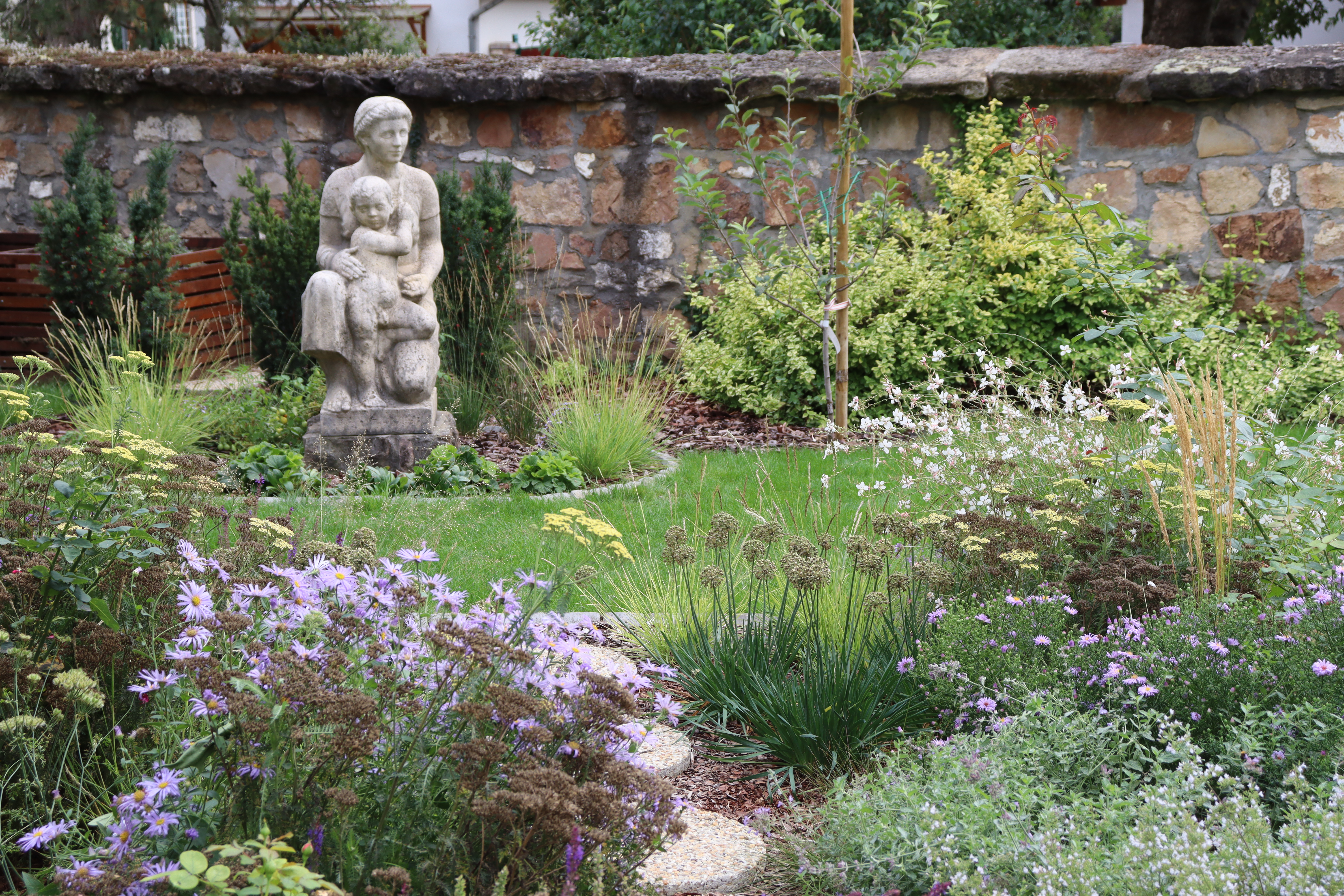 Torsán Lilla - Kerttervezés & kertépítés